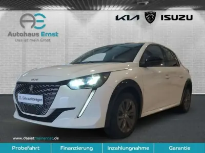 Gebraucht Peugeot e-208 Allure 100 kW (136 PS) 2023 Schneeweiß Kleinwagen