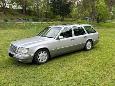 Gebraucht Mercedes 220 150 PS (110 kW) 1993 Silber Kombi