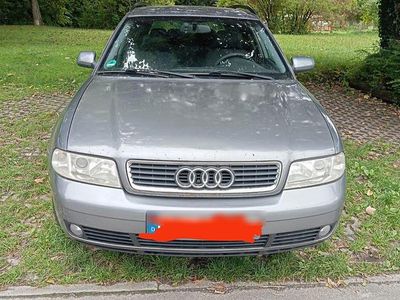 Grau Gebraucht 2001 Audi A4 Kombi | 1.500 € (Etwas zu teuer)