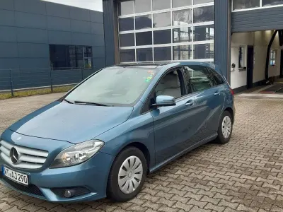 Gebraucht Mercedes B180 109 PS (80 kW) 2012 Blau Kleinwagen