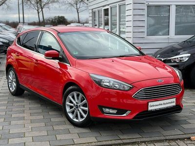 Gebraucht Ford Focus Titanium 125 PS (91 kW) 2018 Rot Limousine