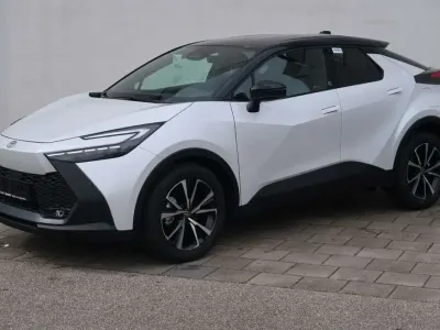 Gebraucht Toyota C-HR 223 PS (164 kW) 2025 Platinum white pearl / black SUV