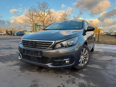 Grau Gebraucht 2021 Peugeot 308 Allure Limousine | 8.900 €