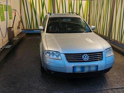 Grau Gebraucht 2002 VW Passat Kombi | 3.300 € (Teuer)