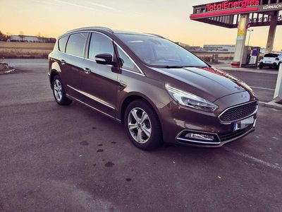 Braun Gebraucht 2017 Ford S-MAX Vignale Van / Kleinbus | 16.700 € (Fairer Preis)