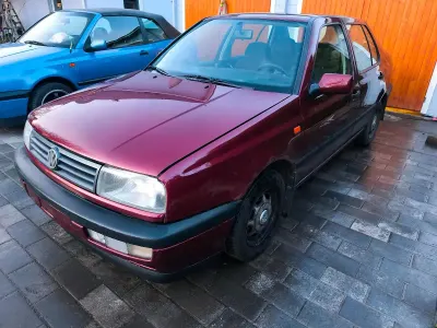 Gebraucht VW Vento 90 PS (66 kW) 1992 Rot Limousine