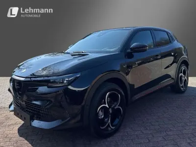 Neu Alfa Romeo Junior Edizione Speciale 136 PS (100 kW) 2026 Schwarz SUV