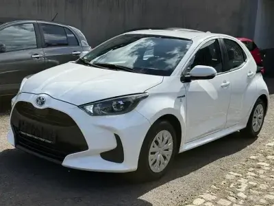 Brugt Toyota Yaris Hybrid Comfort 116 HK (85 kW) 2021 Hvid Sedan