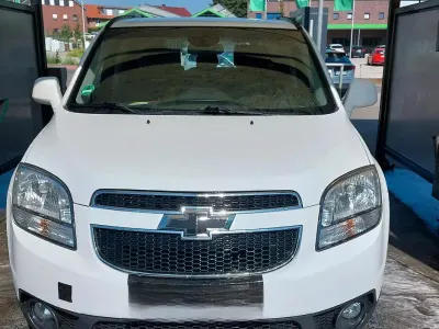 Gebraucht Chevrolet Orlando 163 PS (119 kW) 2011 Weiß Van / Kleinbus