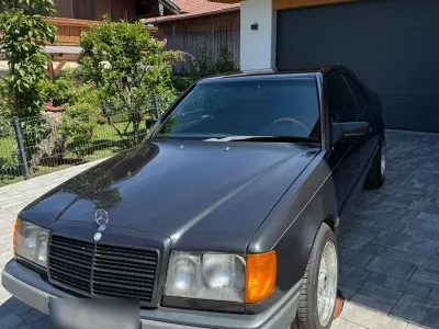 Gebraucht Mercedes E300 179 PS (131 kW) 1989 Schwarz Coupé