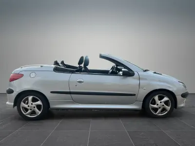 Gebraucht Peugeot 206 CC 109 PS (80 kW) 2002 Silber Cabrio