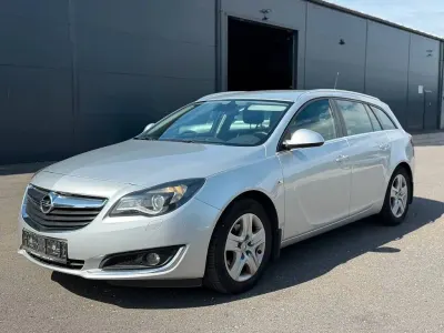 Gebraucht Opel Insignia Edition 140 PS (102 kW) 2015 Silber Kombi