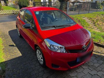 Gebraucht Toyota Yaris Cool 69 PS (50 kW) 2014 Rot Kleinwagen