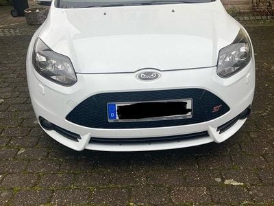 Gebraucht Ford Focus ST 250 PS (183 kW) 2014 Weiß Kombi