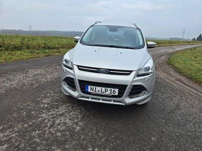 Grau Gebraucht 2015 Ford Kuga Titanium SUV | 9.900 € (Fairer Preis)