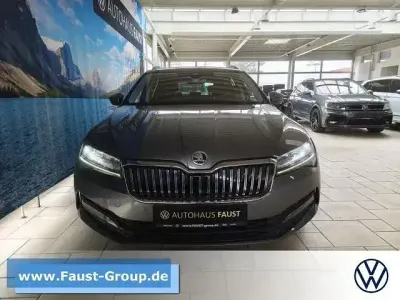 Gebraucht Skoda Superb Ambition 200 PS (147 kW) 2023 Grau metallic Kombi
