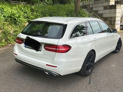Gebraucht Mercedes E220 194 PS (142 kW) 2016 Weiß Limousine