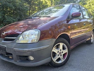Nissan Almera Tino