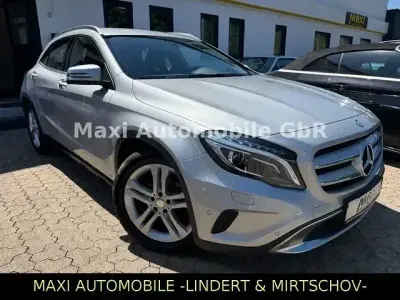 Gebraucht Mercedes GLA220 Urban 177 PS (130 kW) 2016 Polarsilber SUV
