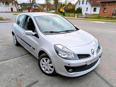 Gebraucht Renault Clio II 75 PS (55 kW) 2007 Silber Kleinwagen