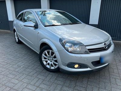 Usata Opel Astra GTC 105 CV (77 kW) 2005 Argento Coupé