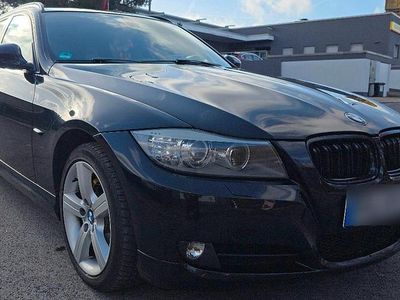 Schwarz Gebraucht 2011 BMW 320 Sport Line Kombi | 7.300 € (Fairer Preis)