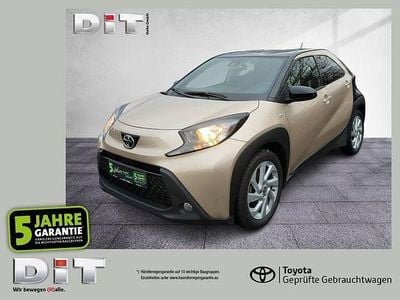 Gebraucht Toyota Aygo X Pulse 72 PS (52 kW) 2022 Ginger beige metallic/ night sky black SUV