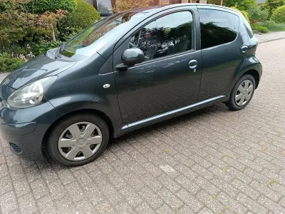 Używany Toyota Aygo Edition 68 KM (50 kW) 2011 Szary Hatchback