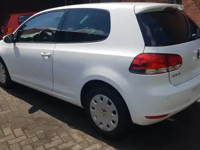 Gebraucht VW Golf VI 122 PS (89 kW) 2009 Weiß Kleinwagen