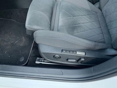 Gebraucht VW Golf VIII IQ Drive 150 PS (110 kW) 2024 Weiß Kombi