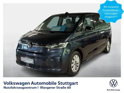 Gebraucht VW Multivan Life 150 PS (110 kW) 2023 Starlight blue metallic Van / Kleinbus