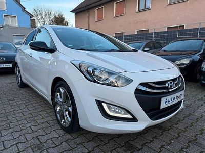 Weiß Gebraucht 2014 Hyundai i30 Edition Limousine | 7.990 € (Etwas zu teuer)