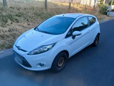Gebraucht Ford Fiesta 60 PS (44 kW) 2011 Weiß Kleinwagen