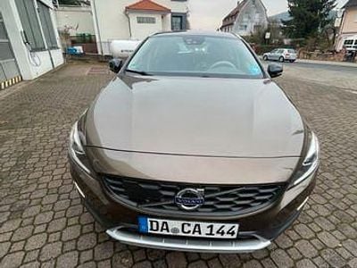 Gebraucht Volvo V60 CC 190 PS (139 kW) 2015 Braun Kombi