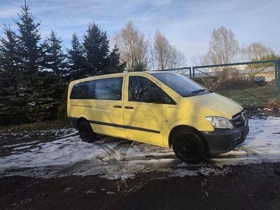 Gelb Gebraucht 2013 Mercedes Vito Van | 5.500 €