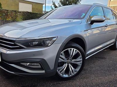 Grau Gebraucht 2022 VW Passat Alltrack Kombi | 14.999 €