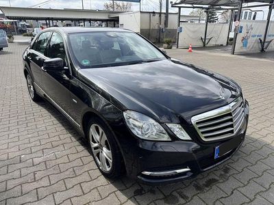 Gebraucht Mercedes E220 Avantgarde 170 PS (125 kW) 2012 Schwarz Limousine