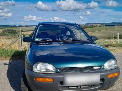 Gebraucht Mazda 121 54 PS (39 kW) 1993 Grün Limousine