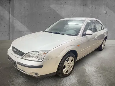 Gebraucht Ford Mondeo Ghia 170 PS (125 kW) 2002 Silber Limousine