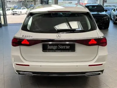Gebraucht Mercedes E220 Avantgarde 197 PS (144 kW) 2025 Unilack polarweiß Kombi