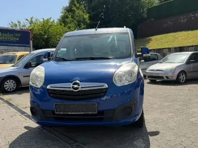 Gebraucht Opel Combo Edition 95 PS (69 kW) 2013 Blau Van / Kleinbus