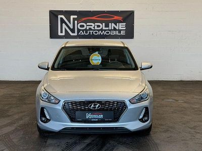 Gebraucht Hyundai i30 Trend 110 PS (80 kW) 2017 Silber Limousine