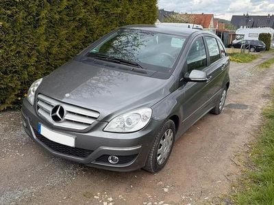Gebraucht Mercedes B180 116 PS (85 kW) 2011 Grau Van / Kleinbus