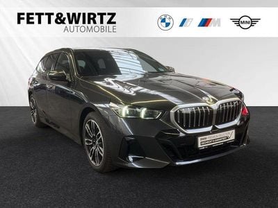 Gebraucht BMW 520 M Sport 208 PS (152 kW) 2024 Sophistograu brillanteffekt Kombi
