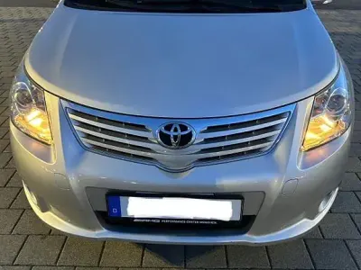 Gebraucht Toyota Avensis 150 PS (110 kW) 2010 Silber Kombi