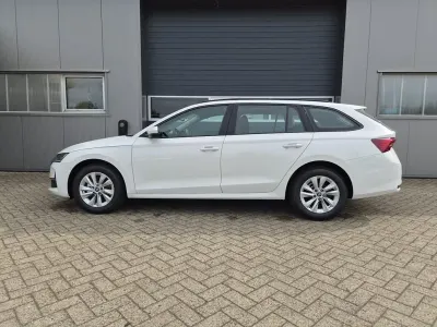Neu Skoda Octavia Selection 150 PS (110 kW) 2026 Weiß Kombi