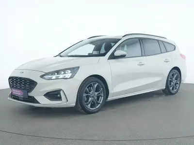 Używany Ford Focus ST-Line 120 KM (88 kW) 2021 Biały Sedan/Limuzyna