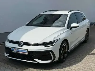 Gebraucht VW Golf VIII R-line 150 PS (110 kW) 2025 Pure white Kombi