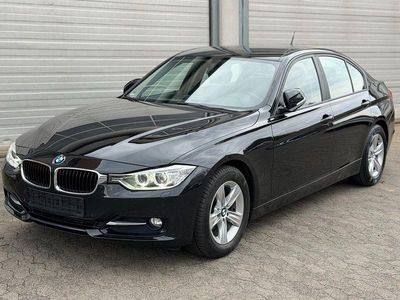Gebraucht BMW 318 Sport Line 143 PS (105 kW) 2013 Schwarz Limousine