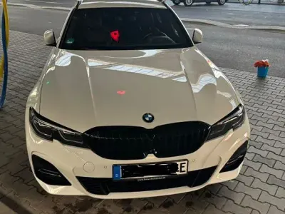 Gebraucht BMW 330e M Sport 292 PS (214 kW) 2021 Weiß Kombi